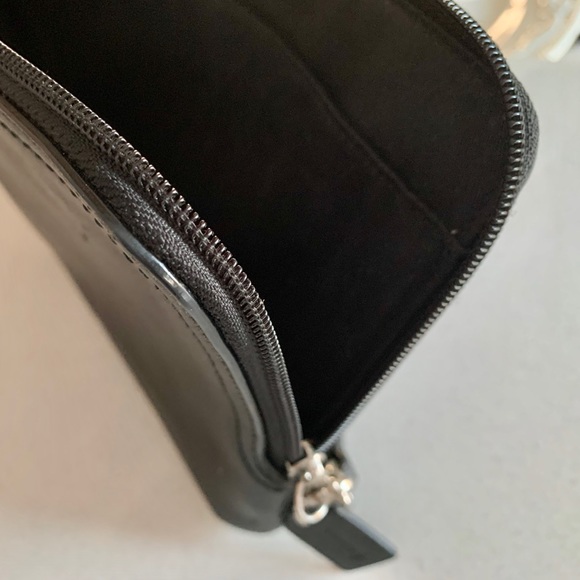 Coach zip around wallet Telefon wristlet  8 1/2”x6 1/2” - Picture 4 of 11